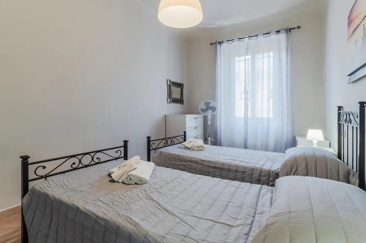 Porto Mirabello & Central Station Comfy Apt X5! La Spezia Italy