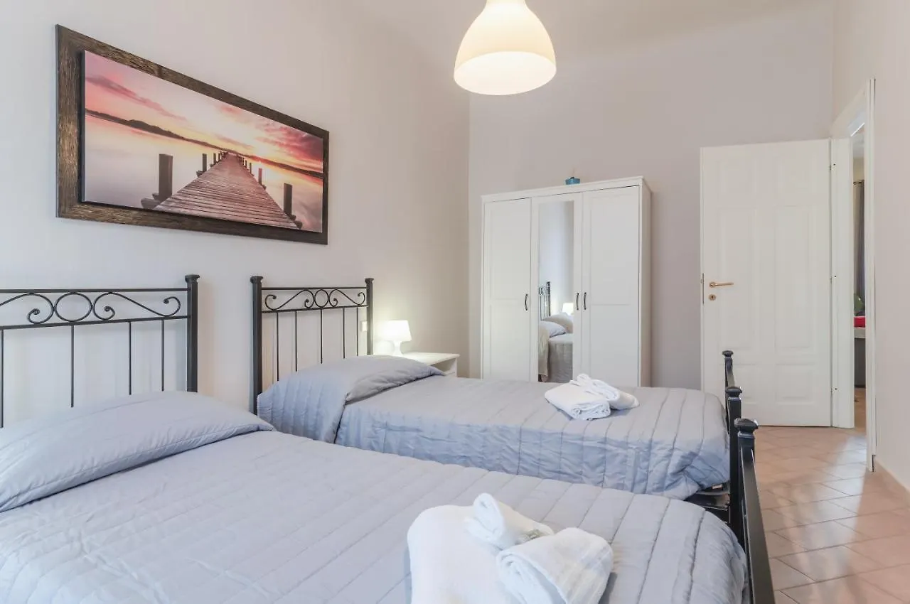 Porto Mirabello & Central Station Comfy Apt X5! La Spezia 0*,  Italy